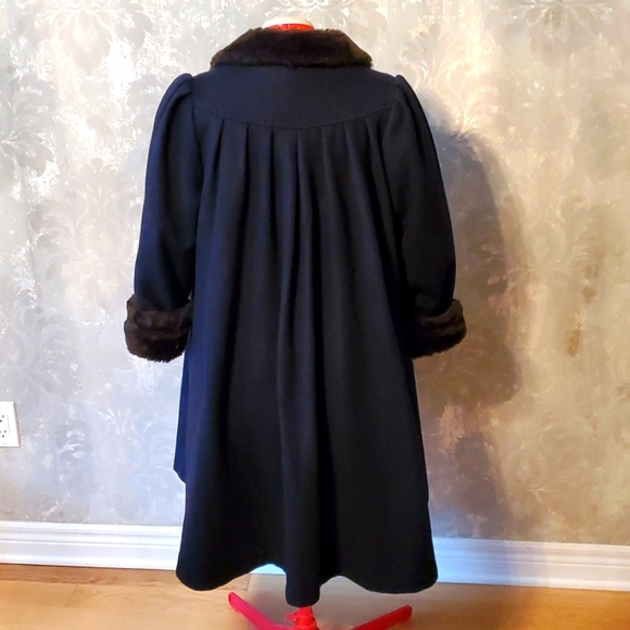 Vintage wool Pierre Cardin coat - Picture 3 of 17